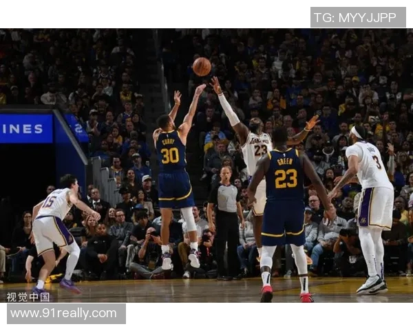 2005年11月3日湖人与太阳的激烈对决回顾与精彩瞬间分析