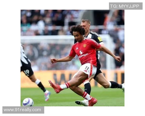 曼联与纽卡激战正酣第12轮精彩全场录播回顾与分析 曼联与纽卡激战正酣第12轮精彩全场录播回顾与分析